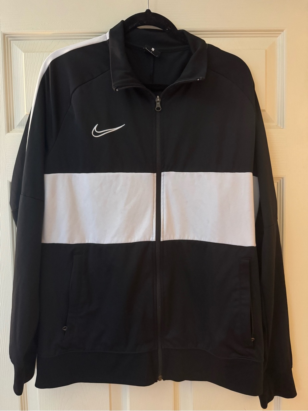 Nike Black and White Men's Full-Zip Performance Jacket